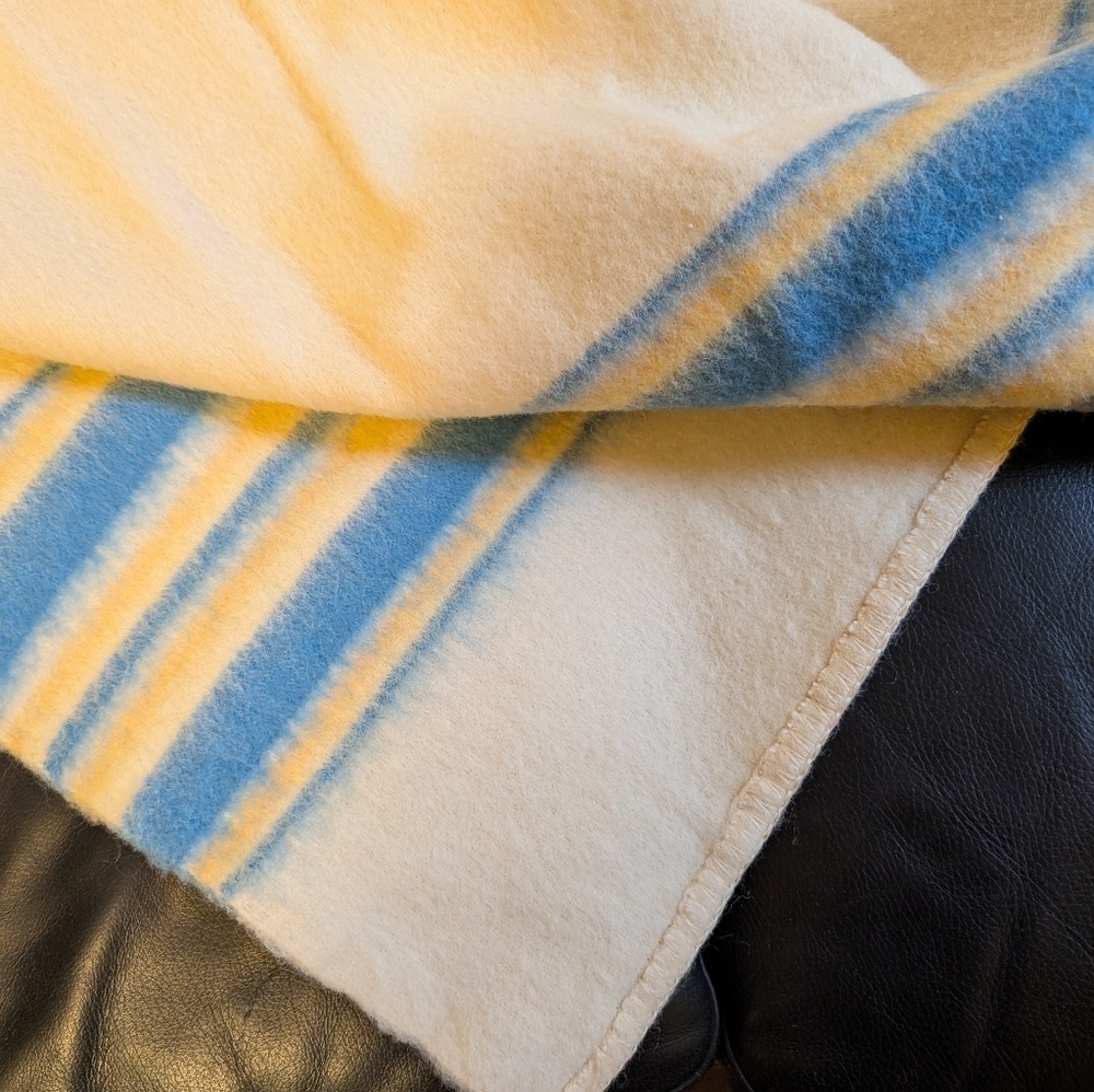 Whitney made in England vintage blanket in VGUC - Picture 3 of 11